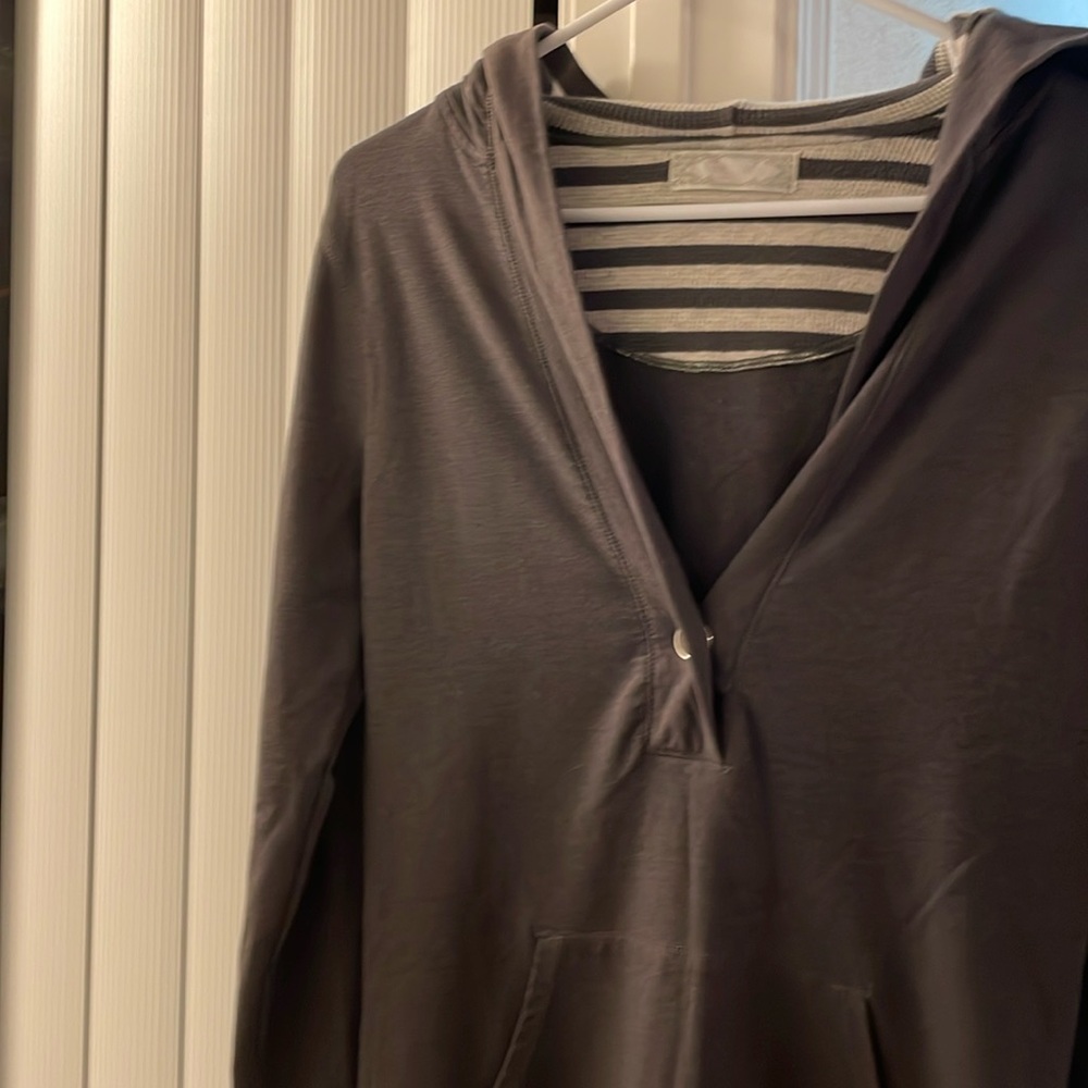 Comfy sweatshirt with stripes on hood